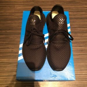 Adidas Black Deerupt Runner